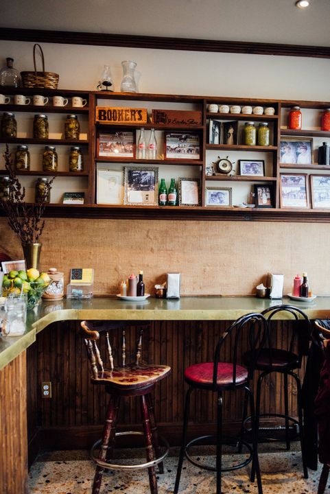 Dinette Triple Crown Montreal