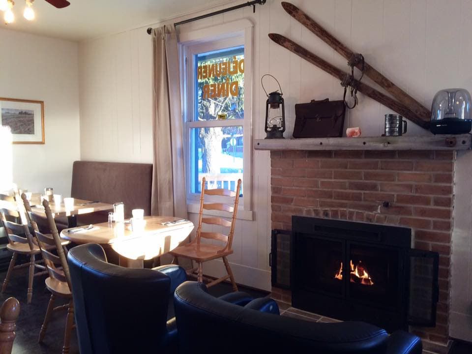 Charlotte Café Restaurant Bistro Brunch Tremblant