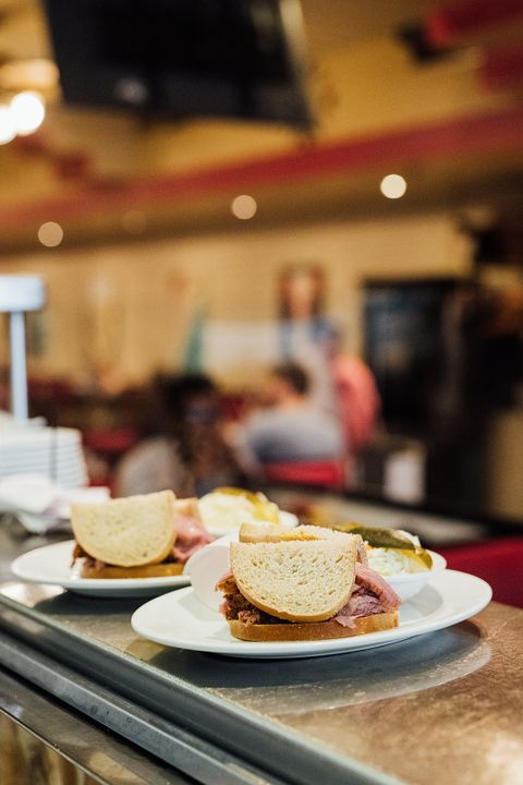 un sandwich à la viande fumée