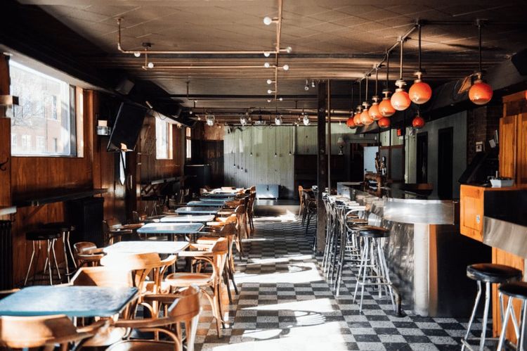 Bar de Courcelle Saint Henri Montreal dive-bar terrasse campanelli