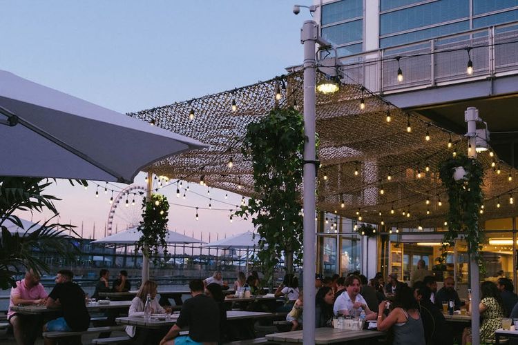 Riva terrasse Vieux-Port Old Port Montréal