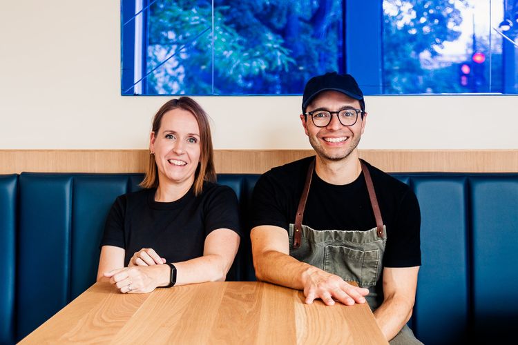 Marie-Josée Beaudoin et Patrice Demers dans la salle à manger de leur nouveau restaurant, Sabayon.