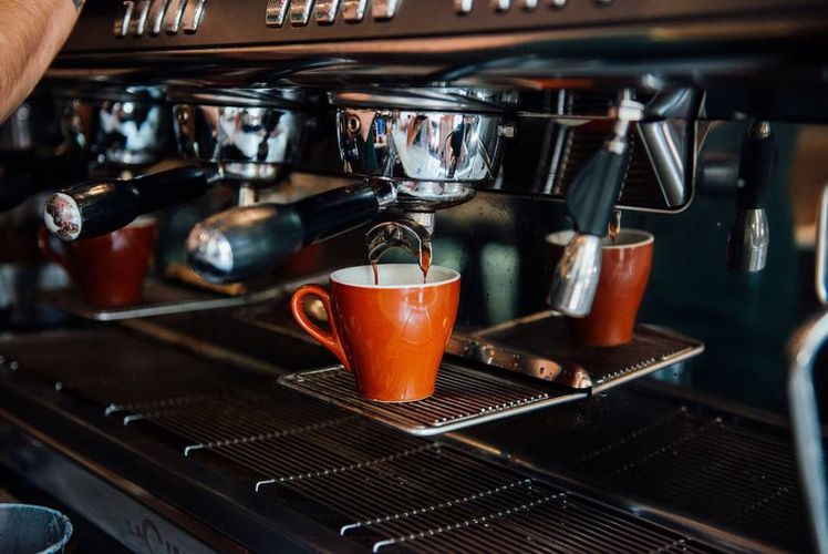 Cafés ouverts tard : les adresses qui vous sauvent la vie