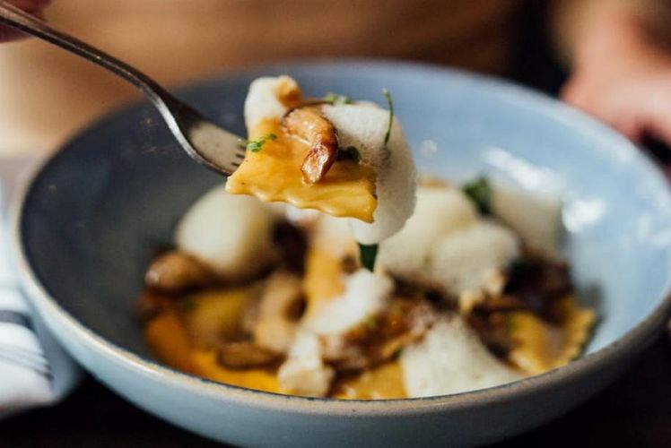 Chez Victoire: The Upscale Neighborhood Restaurant on Avenue Mont-Royal East