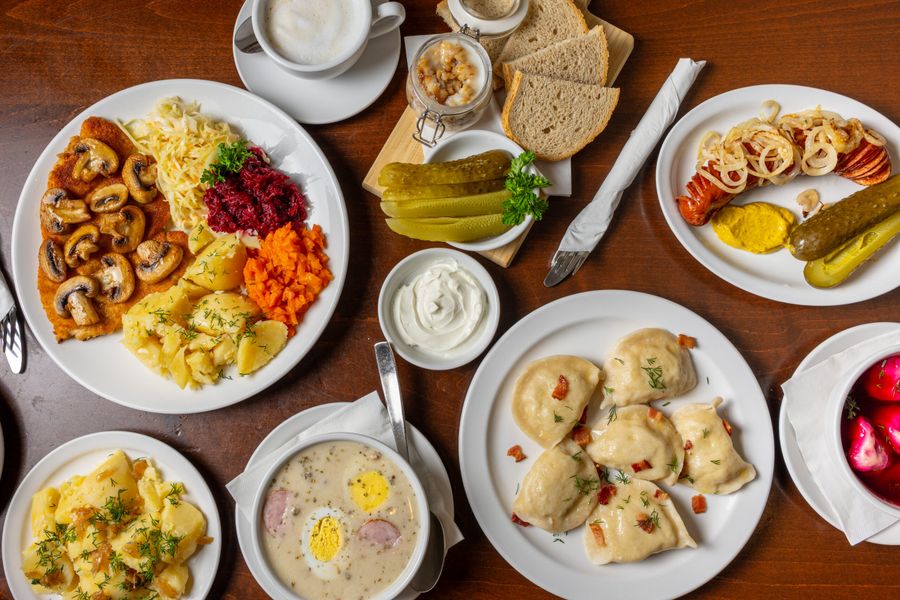 restaurants open on Sundays in Toronto